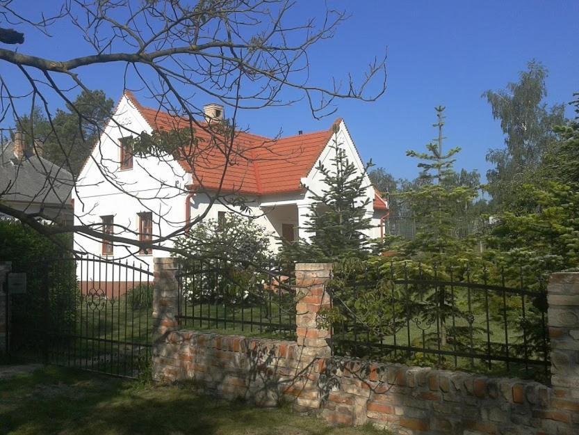 Park Vendeghaz Hotel Herend Exterior photo