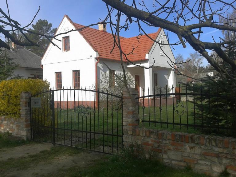Park Vendeghaz Hotel Herend Exterior photo